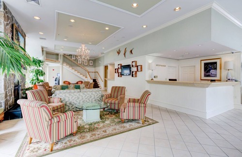 Northeast Virginia Beach Complejo | Group Weekend! 4 Amazing Units w/Kitchen, 2 Pools, Minutes to Beach, Boardwalk