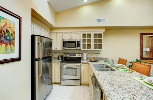 Northeast Virginia Beach Complejo | Group Weekend! 4 Amazing Units w/Kitchen, 2 Pools, Minutes to Beach, Boardwalk
