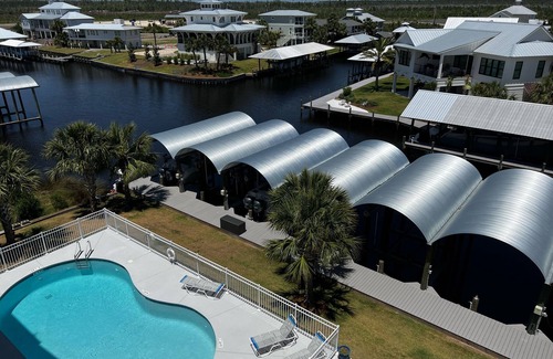 Mexico Beach Condominio | Condominio de lujo / deslizamiento de barco / piscina / 2BD-2BA / Muelle de pesca