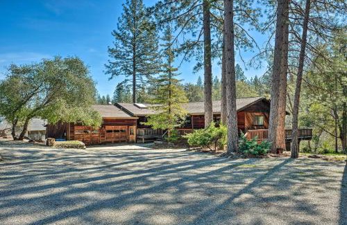 Groveland Casa | Groveland Cabin with Outdoor Perks and Game Room