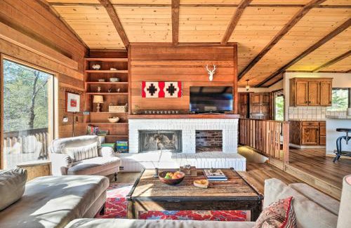 Groveland Casa | Groveland Cabin with Outdoor Perks and Game Room