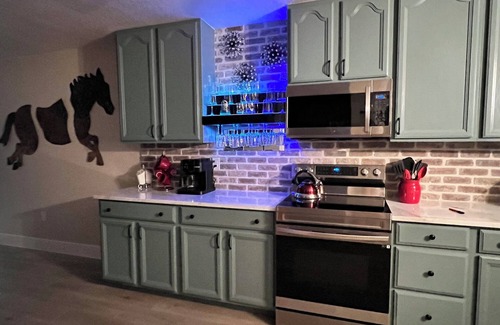 Gruene Casa | Gruene Gables: 3 Bedroom 3 Bath House with Private Pool