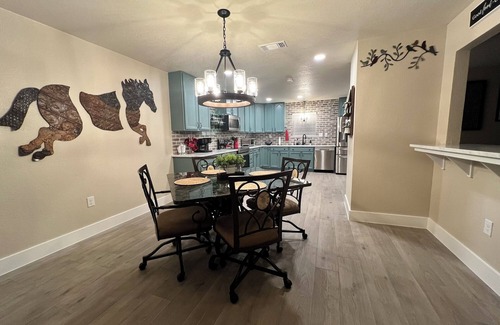 Gruene Casa | Gruene Gables: 3 Bedroom 3 Bath House with Private Pool