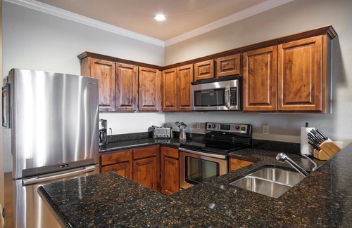 Gruene Condominio | Gruene Getaway: River View Condo Steps from Music & Dining in Historic Gruene