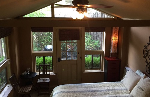 Gruene Cabina | Gruene River Cabin on the Guadalupe - Sleeps 2, Kayak for 2, Float Tubes, Grill!