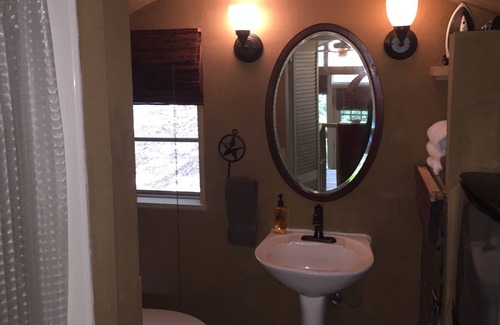 Gruene Cabina | Gruene River Cabin on the Guadalupe - Sleeps 2, Kayak for 2, Float Tubes, Grill!
