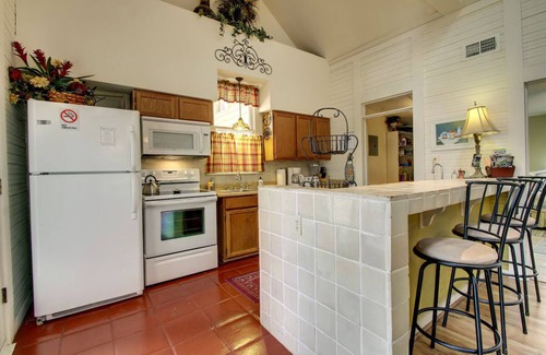 Gruene Casa | Gruene's Yellow Haus & Suite, capacidad para 1-14, a pie de Gruene Hall & River