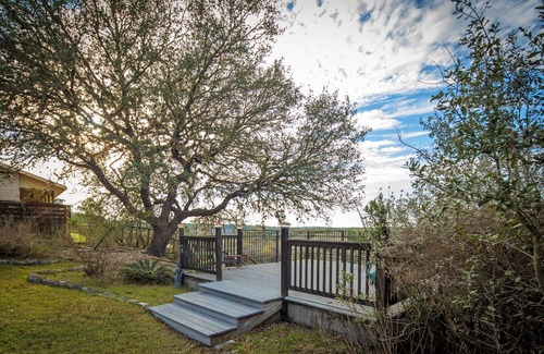 Gruene Casa | Gruene Vista en el río Guadalupe, a 1 milla de Gruene, a 3 millas de Schlitterbahn.