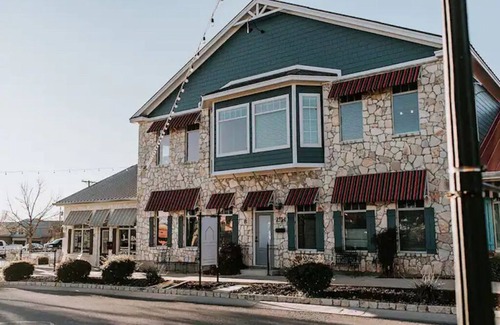 Gruene Condominio | GrueneGusthaus #4|Private Condo+ Golf Cart Rentals