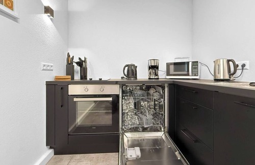 Karlshohe Apartamento | Group Retreat | Sleeps 17 | SGT.