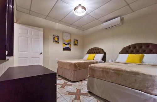 Livingston Casa | Grutas el Encanto - Casa de la Colina - Ruta a Petén