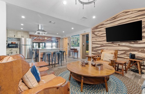 Kerrville Casa | Guadalupe Bluff Bunk House - Located overlooking the Guadalupe River