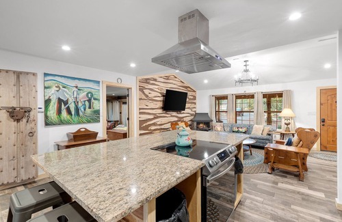Kerrville Casa | Guadalupe Bluff Bunk House - Located overlooking the Guadalupe River