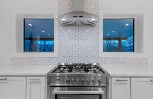Kerrville Casa | Guadalupe Bluff Modern House - Hot tub, view of Guadalupe, River!