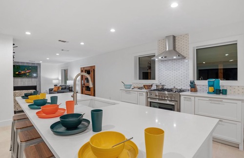 Kerrville Casa | Guadalupe Bluff Modern House - Hot tub, view of Guadalupe, River!