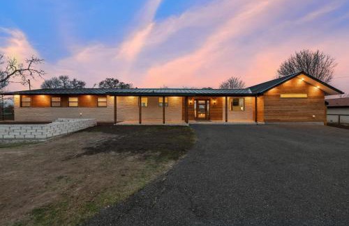 Kerrville Casa | Guadalupe Bluff Modern House