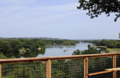 Kerrville Casa | Guadalupe Bluff Modern House