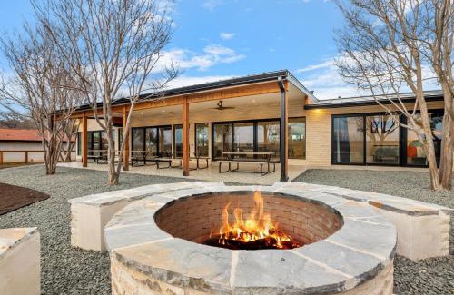 Kerrville Casa | Guadalupe Bluff Modern House