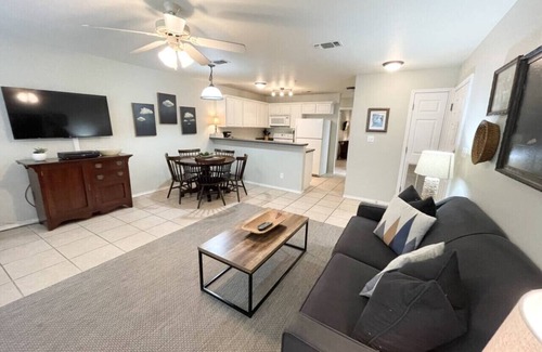New Braunfels Condominio | ¡Fin de semana disponible del Día del Trabajo! 2BDR / 2BTH!