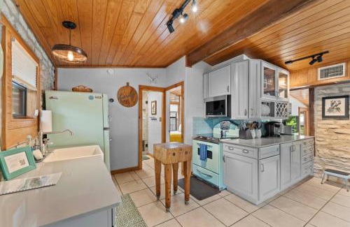 Canyon Lake Casa | Guadalupe River Cabin with Kayaks and BBQ