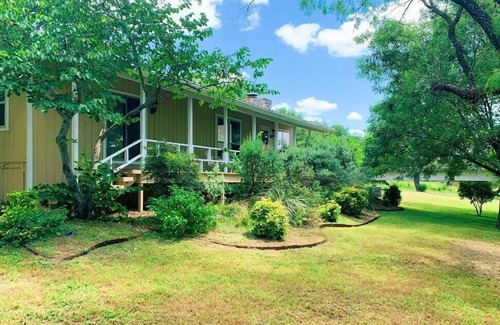 Center Point Casa | Guadalupe River Home in Center Point