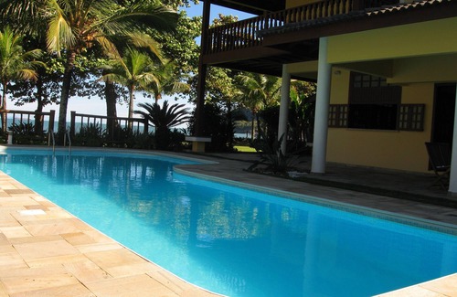 Guaeca Casa | Guaecá, frente al mar, de pie sobre la arena.