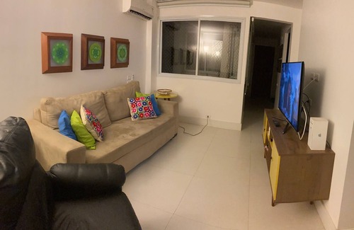 Centro Apartamento | Guarapari Centro - Praia das Castanheiras Beach Front Air Conditioning and Wi-Fi