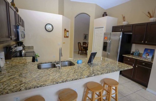 Lake Berkley Casa | 5 dormitorio Disney Orlando Private Pool Home en un complejo cerrado!
