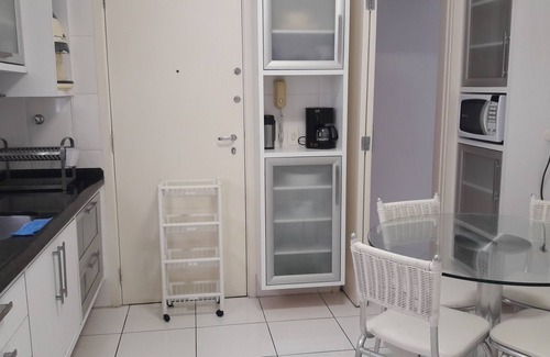 Vila Maia Apartamento | Guarujá - 3 dorm. en Pitangueiras, Wi-Fi, 2 plazas de garaje, capacidad para 10 personas