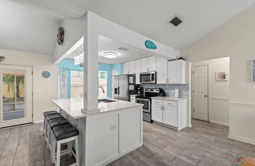 El Centro Beach Casa | Ohana: Hot Tub in Oct, FrPit, BBQ, Walk 2 Bch, Dogs OK, FREE Activities, & More!