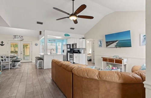 El Centro Beach Casa | Ohana: Hot Tub in Oct, FrPit, BBQ, Walk 2 Bch, Dogs OK, FREE Activities, & More!
