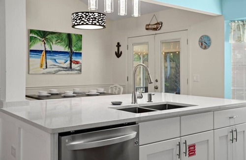 El Centro Beach Casa | Ohana: Hot Tub in Oct, FrPit, BBQ, Walk 2 Bch, Dogs OK, FREE Activities, & More!