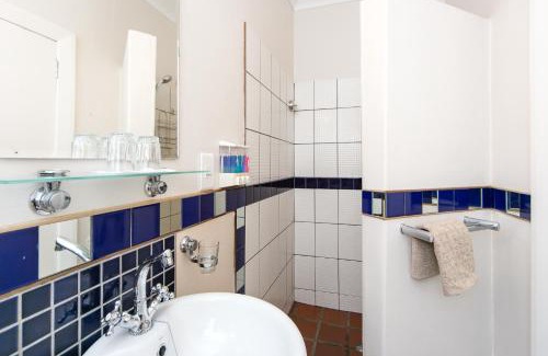 Robertson Casa | GuBas De Hoek meet eat sleep