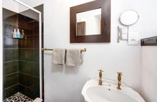 Robertson Casa | GuBas De Hoek meet eat sleep