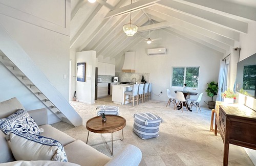 Testman Cabaña | Guest Cottage in Beach Community near golf, marina and tennis.