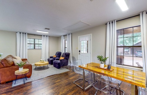 Bellville Cabina | Guest Home on 14 Acres - Vineyards, Pond & Trails - Newly Updated Kitchenette