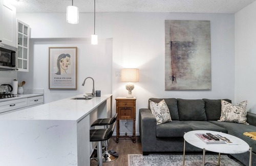 Collingwood Casa | Guest House 12 min to skiing, Free parking, Downtown Collingwood
