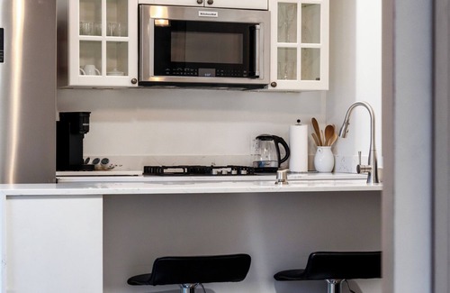 Collingwood Casa | Guest House 12 min to skiing, Free parking, Downtown Collingwood