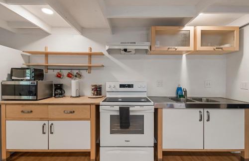 Chico Casa | Guest House, Accessible to Downtown, & Fast WiFi!