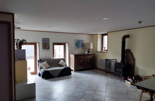 Saint-Jean-de-Vaulx Casa | Guest House 'Chambre 1' with Shared Terrace, Private Garden and Wi-Fi