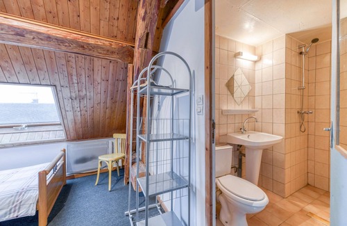 Saint-Jean-de-Vaulx Casa | Guest House 'Chambre 2' with Shared Terrace, Private Garden and Wi-Fi
