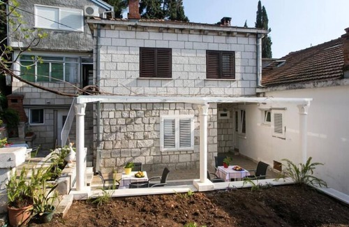 Montovjerna Apartamento | Guest House Kusalo- Studio Apartment with Patio (Studio 1)