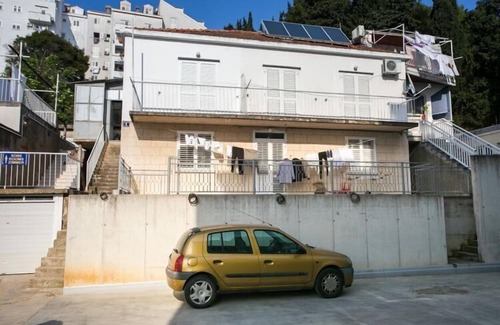 Montovjerna Apartamento | Guest House Kusalo- Studio Apartment with Patio (Studio 1)
