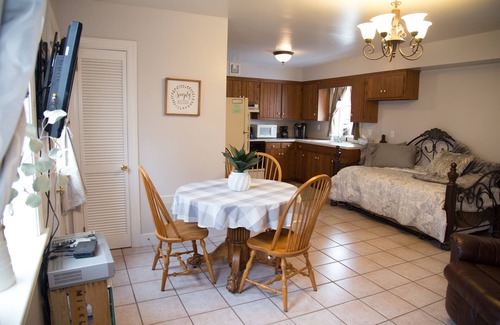 East Earl Casa | Guest House on Picturesque Farm near Shady Maple Smorgasbord