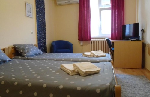 Medijana Cama Y Desayuno | Guest House Regionalni Centar Nis