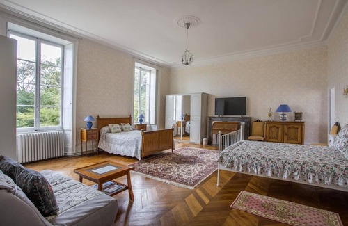 Fontenay-le-Comte Cama Y Desayuno | Casa de huéspedes 'Suite Oiseau Du Paradis' con piscina compartida, Wi-Fi y aire acondicionado