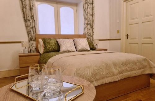 Naas Casa | Guest Lodge