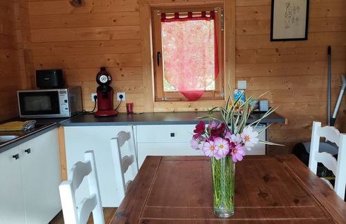Varen Chalet De Esquí | Guest Room 'Au Chant Des Oiseaux - Mésanges -' in Varen, Wood-fired Pizza and Air Conditioning