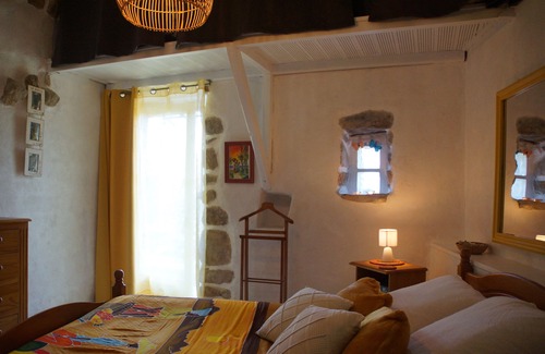 Les Assions Casa | HABITACIÓN DE INVITADOS EN CASA TÍPICAMENTE CÉVENOLE