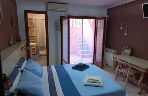 Zona XXX Castel Fusano Casa | Guest room ‘’Sottocoperta’